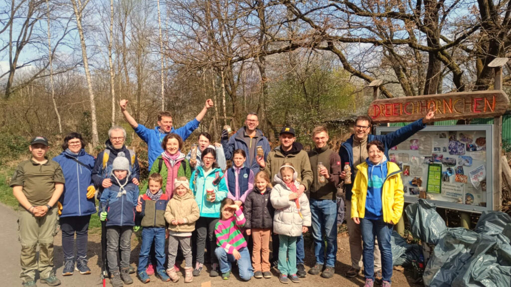 fleißige Helferinnen und Helfer beim Frühjahrsputz 2025