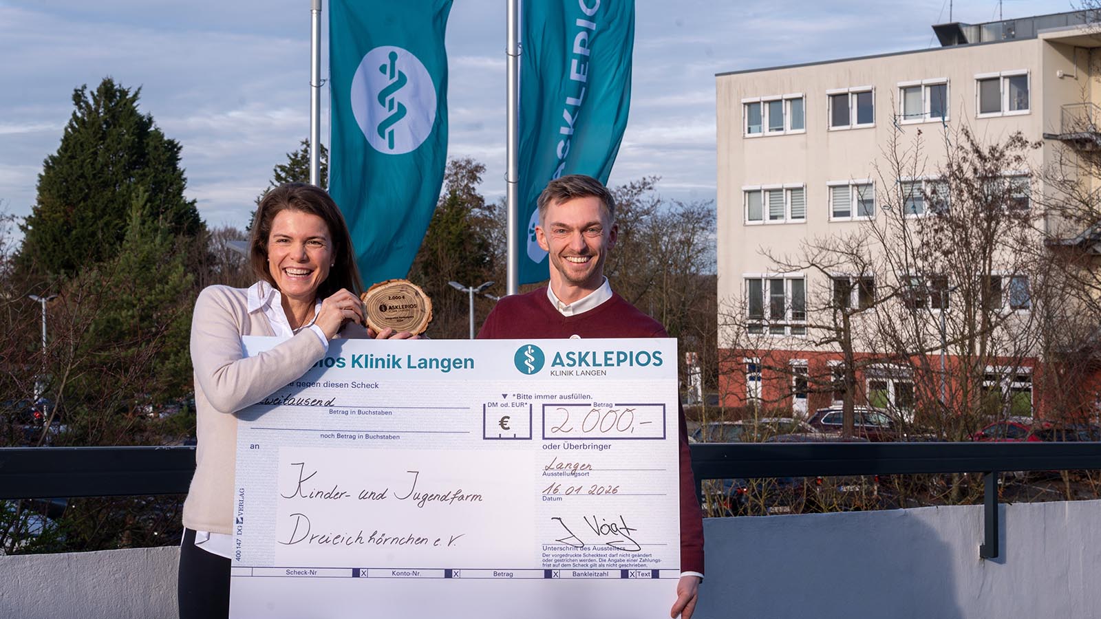 Asklepios Klinik Langen unterstützt Kinder- und Jugendfarm Dreieichhörnchen e. V. mit Spende